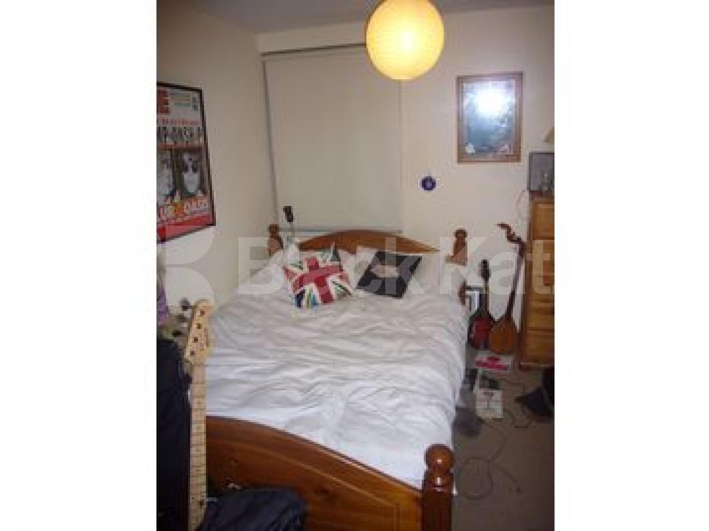 			Whole House, Garden and Parking!!, 4 Bedroom, 1 bath, 1 reception House			 Montreagle Way, Clapton